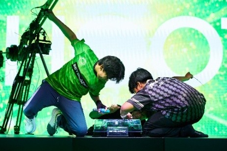 兒童組決賽 戰況Leobardo選手（左）Balya選手（右）